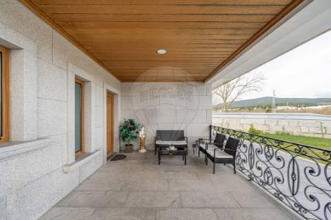 Moradia T5 para venda