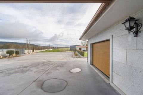 Moradia T5 para venda