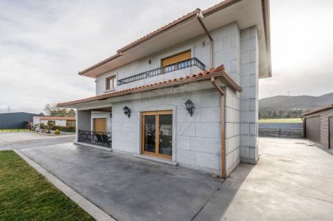 Moradia T5 para venda