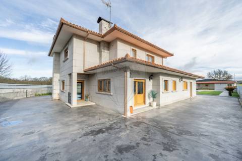 Moradia T5 para venda