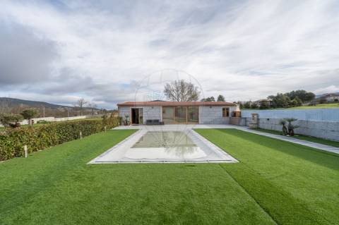 Moradia T5 para venda