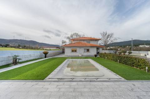 Moradia T5 para venda