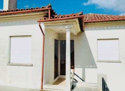 Moradia T4 para venda