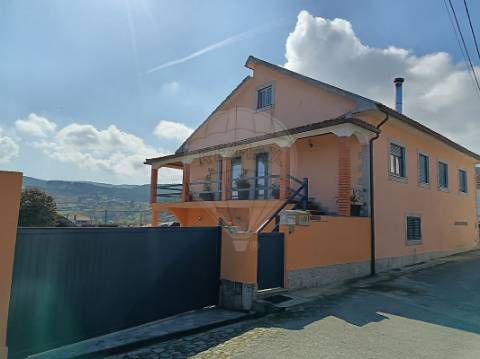 Moradia T4 para venda