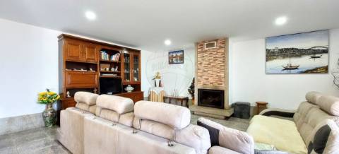 Moradia T4 para venda