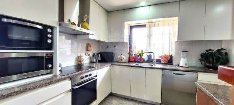 Moradia T4 para venda