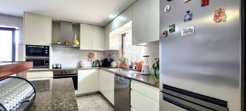 Moradia T4 para venda