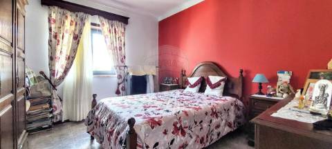 Moradia T4 para venda