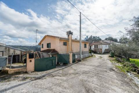 Moradia T4 para venda