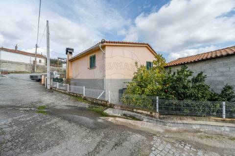 Moradia T4 para venda