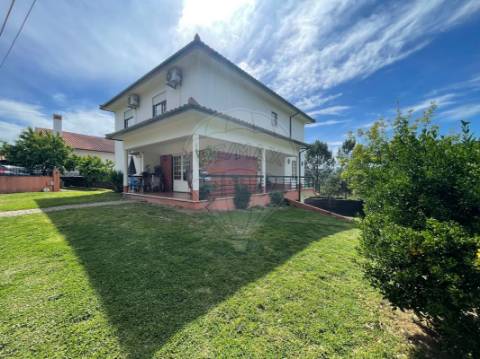 Moradia T4 para venda