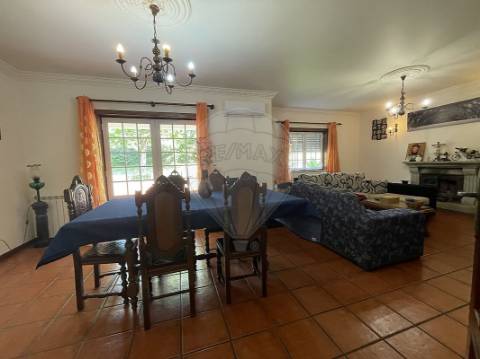 Moradia T4 para venda