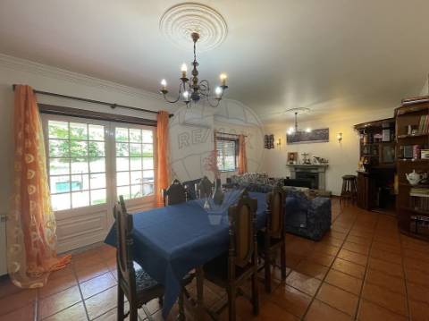 Moradia T4 para venda