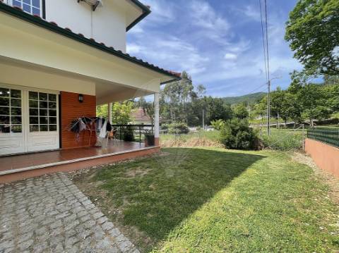 Moradia T4 para venda