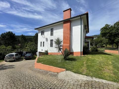 Moradia T4 para venda