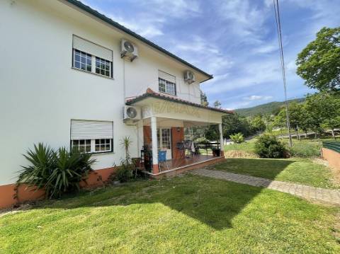 Moradia T4 para venda