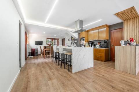 Moradia T4 para venda