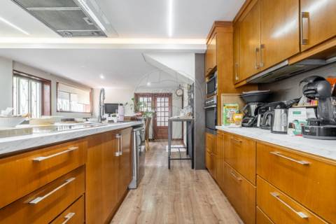 Moradia T4 para venda