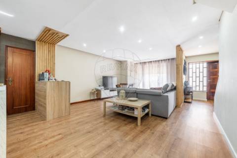 Moradia T4 para venda