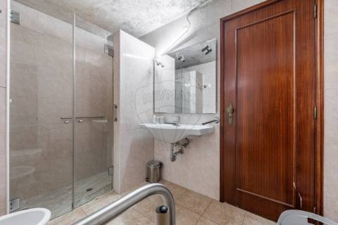 Moradia T4 para venda