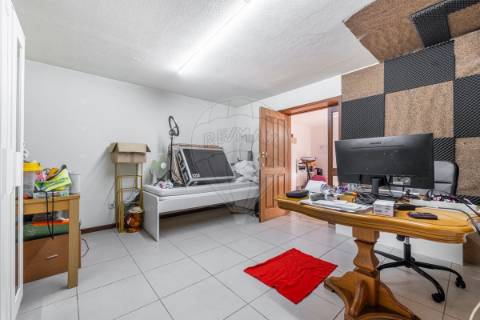 Moradia T4 para venda