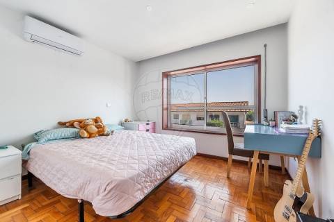 Moradia T4 para venda