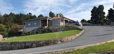 Moradia T4 para venda