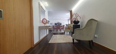 Moradia T4 para venda