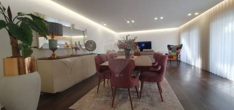 Moradia T4 para venda