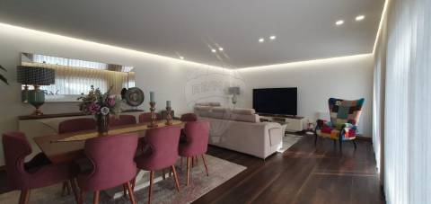 Moradia T4 para venda