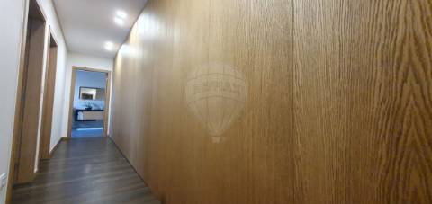 Moradia T4 para venda