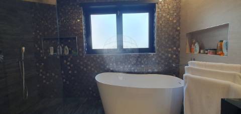 Moradia T4 para venda