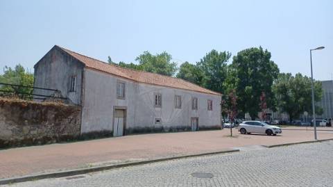 Moradia T5 para venda