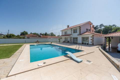 Moradia T5 para venda