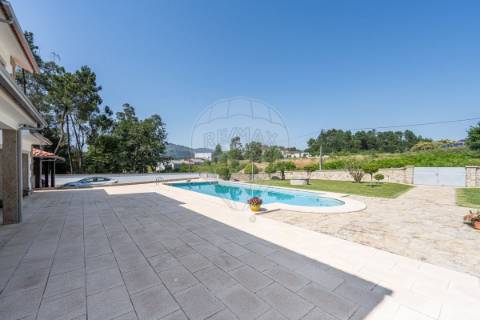 Moradia T5 para venda