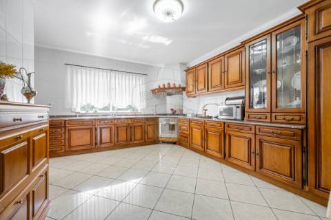 Moradia T5 para venda