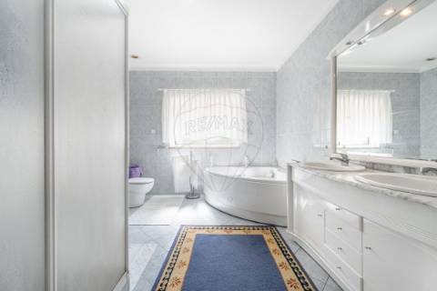 Moradia T5 para venda