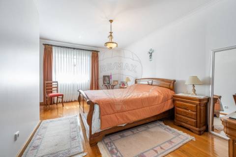 Moradia T5 para venda