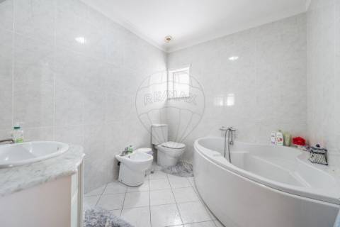 Moradia T5 para venda