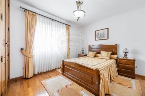 Moradia T5 para venda