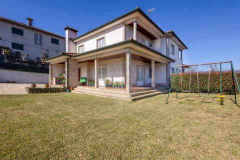 Moradia T4 para venda