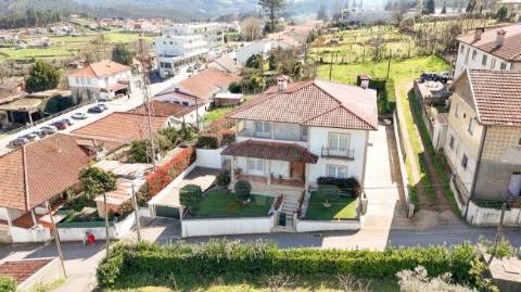 Moradia T4 para venda