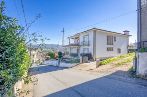 Moradia T4 para venda