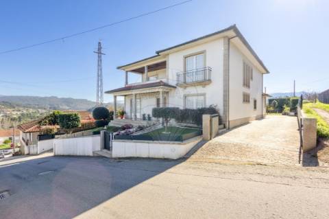 Moradia T4 para venda