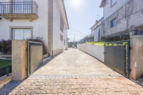 Moradia T4 para venda