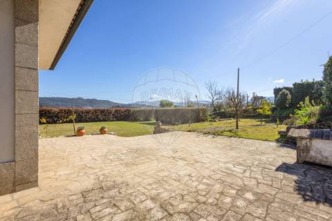 Moradia T4 para venda