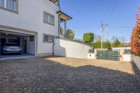 Moradia T4 para venda