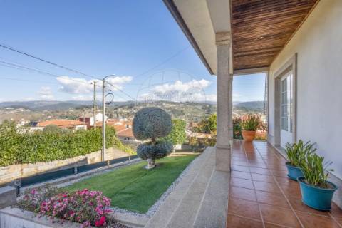 Moradia T4 para venda