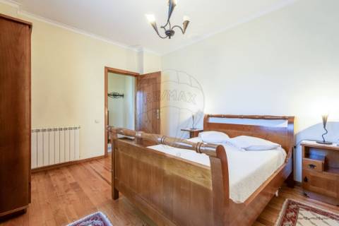 Moradia T4 para venda