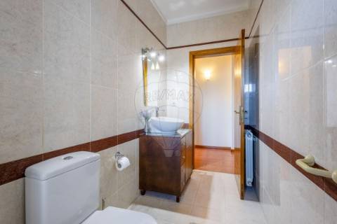 Moradia T4 para venda